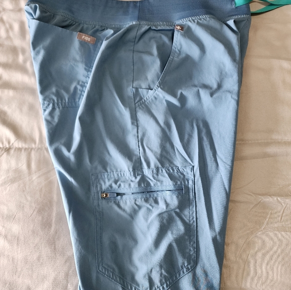 Figs Scrubs - Picture 8 of 11